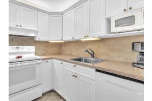 2861 Somerset Dr 305, Lauderdale Lakes, FL 33311 Sold 04/18/25