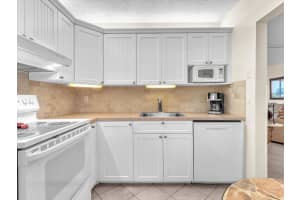 2861 Somerset Dr 305, Lauderdale Lakes, FL 33311 Sold 04/18/25