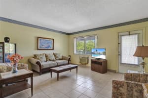 2000 NE 51st Ct 205, Fort Lauderdale, FL 33308 - MLS#F10485143