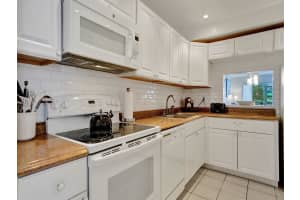 2081 S Ocean Dr 101, Hallandale Beach, FL 33009 Sold 04/21/25