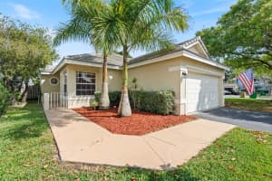 8895 Woodside Ct, Davie, FL 33328 Sold 03/04/25