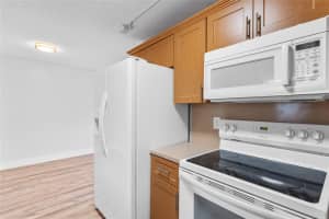 608 NE 29th Dr 2, Wilton Manors, FL 33334 - MLS#F10485445