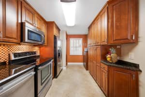 3621 Oaks Clubhouse Dr 206, Pompano Beach, FL 33069 Sold 07/17/25