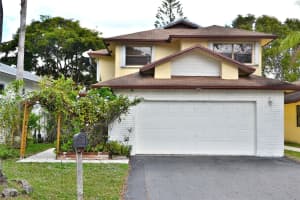 570 Lakeside Cir, Sunrise, FL 33326 Sold 03/25/25