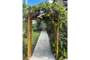 570 Lakeside Cir, Sunrise, FL 33326 Sold 03/25/25