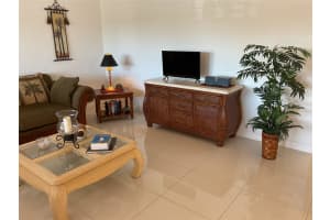 2141 NE 68th St 204, Fort Lauderdale, FL 33308 - MLS#F10485892