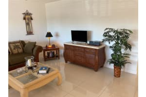 2141 NE 68th St 204, Fort Lauderdale, FL 33308 - MLS#F10485892