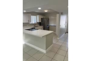 280 Racquet Club Rd 206, Weston, FL 33326 Sold 05/21/25