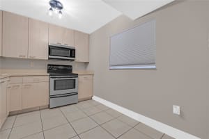 701 N Pine Island Rd 102, Plantation, FL 33324 Sold 03/17/25