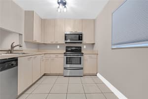 701 N Pine Island Rd 102, Plantation, FL 33324 Sold 03/17/25