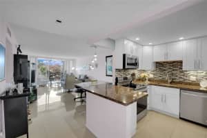 605 Oaks Dr 402, Pompano Beach, FL 33069 Sold 08/28/25