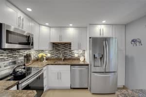 605 Oaks Dr 402, Pompano Beach, FL 33069 Sold 08/28/25