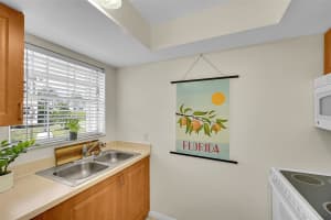 209 Waterside Dr 209, Hypoluxo, FL 33462 - MLS#F10486310