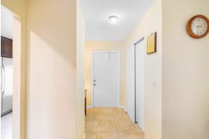 700 NE 14th Ave 211, Hallandale Beach, FL 33009 Sold 04/16/25