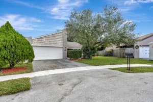 7801 NW 5th Pl, Plantation, FL 33324 Sold 04/17/25