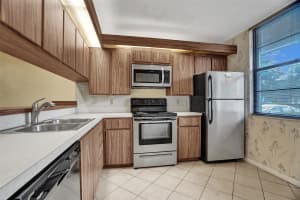 1516 Whitehall Dr 101, Davie, FL 33324 Sold 03/07/25