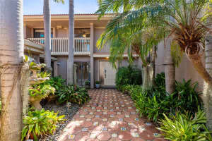 108 Dunwoody Ln 108, Hollywood, FL 33021 Sold 11/07/25