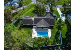 320 38th Sq SW, Vero Beach, FL 32968 Sold 04/03/25