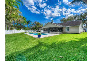 320 38th Sq SW, Vero Beach, FL 32968 Sold 04/03/25