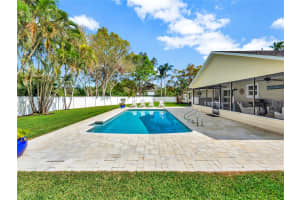 320 38th Sq SW, Vero Beach, FL 32968 Sold 04/03/25