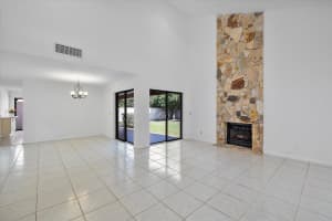 17613 NW 61st Ct, Hialeah, FL 33015 Sold 03/26/25
