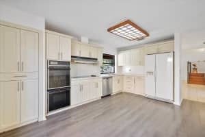 17613 NW 61st Ct, Hialeah, FL 33015 Sold 03/26/25