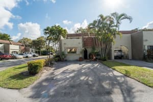 273 Jacaranda Dr 273, Plantation, FL 33324 Sold 05/20/25