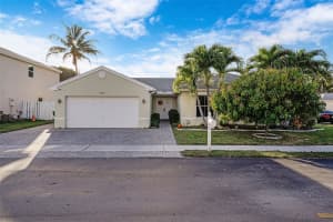 3951 SW 72nd Dr, Davie, FL 33314 Sold 04/22/25