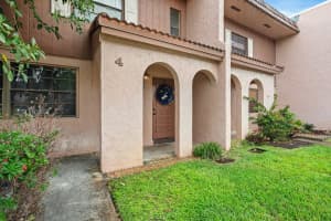 4 Matador Ln 4, Davie, FL 33324 Sold 08/29/25