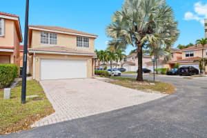 7155 SIENNA RIDGE DR, Fort Lauderdale, FL 33319 Sold 03/25/25