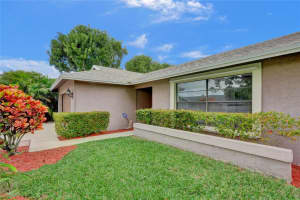 104 Parkwood Dr, Royal Palm Beach, FL 33411 Sold 03/14/25