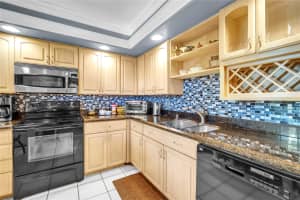 400 Oaks Ln 115, Pompano Beach, FL 33069 - MLS#F10487560