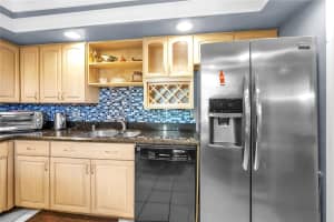 400 Oaks Ln 115, Pompano Beach, FL 33069 - MLS#F10487560