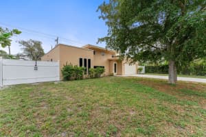 4620 NE 18 Ave, Pompano Beach, FL 33064 - MLS#F10487609
