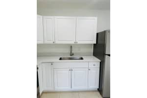 3375 2nd Pl, Vero Beach, FL 32968 Sold 05/08/25