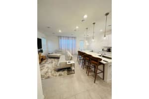 646 Longboat Dr, Davenport