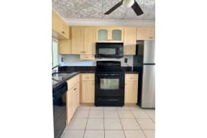 10304 Sunrise Lakes Blvd 307, Sunrise, FL 33322 Sold 05/02/25