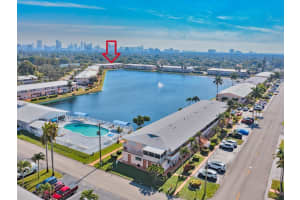 1000 SW 10th Ave P4, Hallandale Beach, FL 33009 - MLS#F10488039