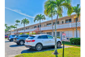 1000 SW 10th Ave P4, Hallandale Beach, FL 33009 - MLS#F10488039