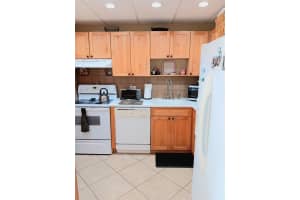 1030 W Country Club Dr 102, Margate, FL 33063 Sold 06/06/25
