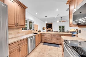 7105 NW 40th St, Coral Springs, FL 33065 Sold 05/21/25