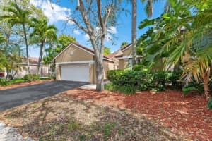 1525 Seabay Rd, Weston, FL 33326 Sold 04/28/25