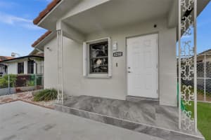 4250 W 10th Ave, Hialeah, FL 33012 Sold 03/27/25
