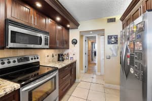105 Lake Emerald Dr 410, Oakland Park, FL 33309 - MLS#F10488536
