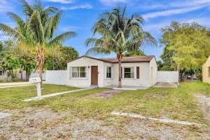 2447 Thomas St, Hollywood, FL 33020 Sold 04/04/25
