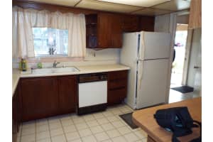 2001 NE 43rd St, Oakland Park, FL 33308 Sold 03/28/25