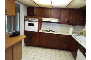 2001 NE 43rd St, Oakland Park, FL 33308 Sold 03/28/25