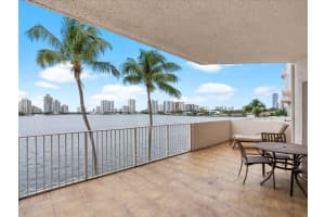 18260 N Bay Rd 304, Sunny Isles Beach, FL 33160 - MLS#F10488602