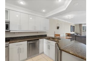 18260 N Bay Rd 304, Sunny Isles Beach, FL 33160 - MLS#F10488602
