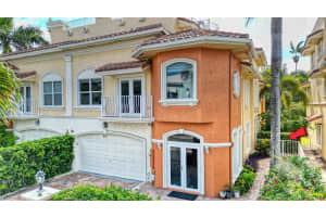 903 NE 17th Way 104, Fort Lauderdale, FL 33304 - MLS#F10488834